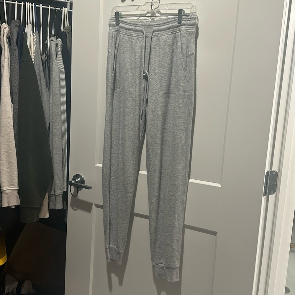 Medium alo yoga pants 🤍
